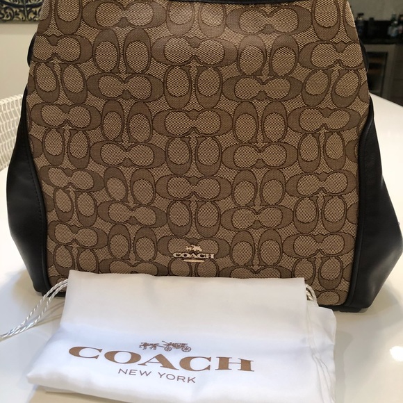Coach classic shoulder bag with dust cover - Picture 3 of 5